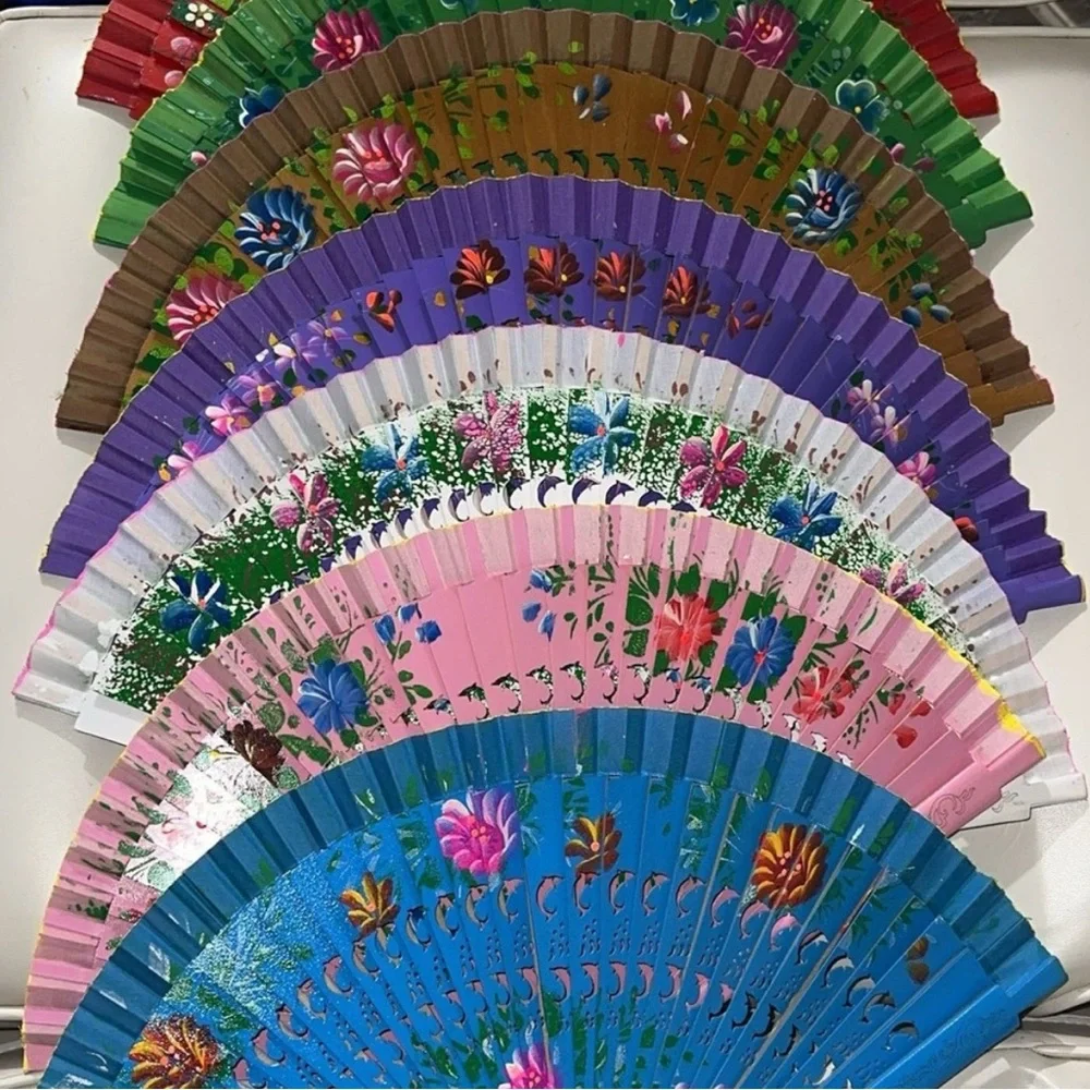 Hand Fan - Picture 1 of 3